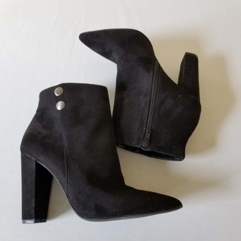 BCBG Cria3 Ankle Booties